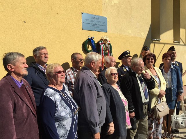 Emléktábla avatás 19